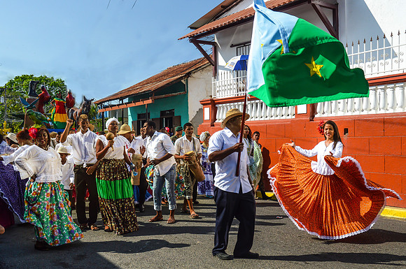 Parade of 1,000 Polleras